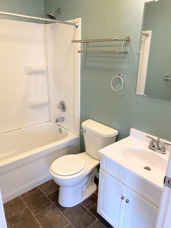 Building Photo - Updated Two Bedroom Home