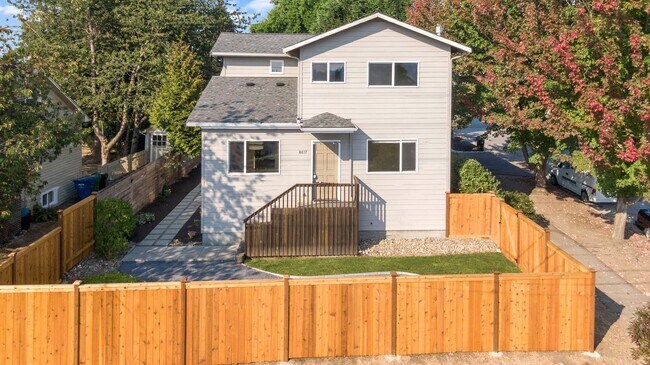 Foto del edificio - Big Brilliant Greenwood Home: 87th and Linden