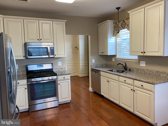 Building Photo - 8606 Wintergreen Ct