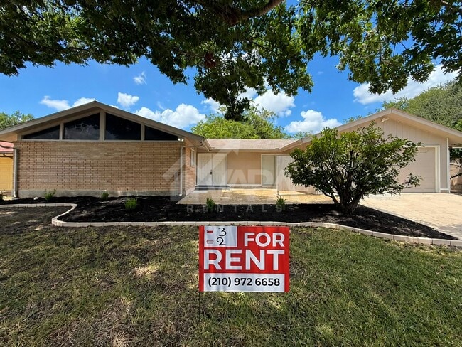 Building Photo - 8007 Lake Forest Dr