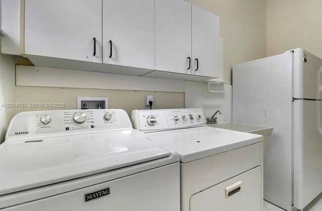 Foto del edificio - 2752 Barclay Ln