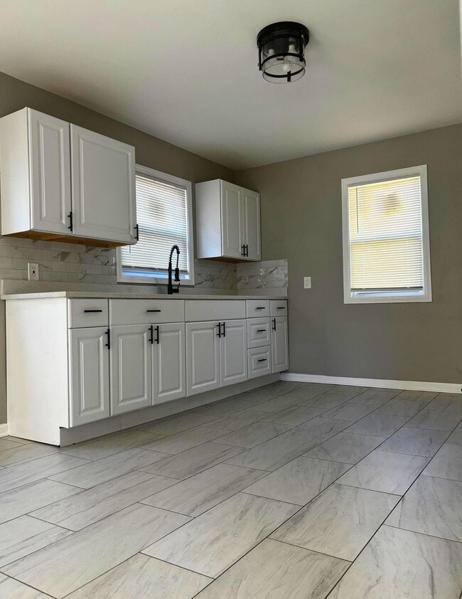 Building Photo - Spacious 3-Bedroom 2 Bath Home in Gary