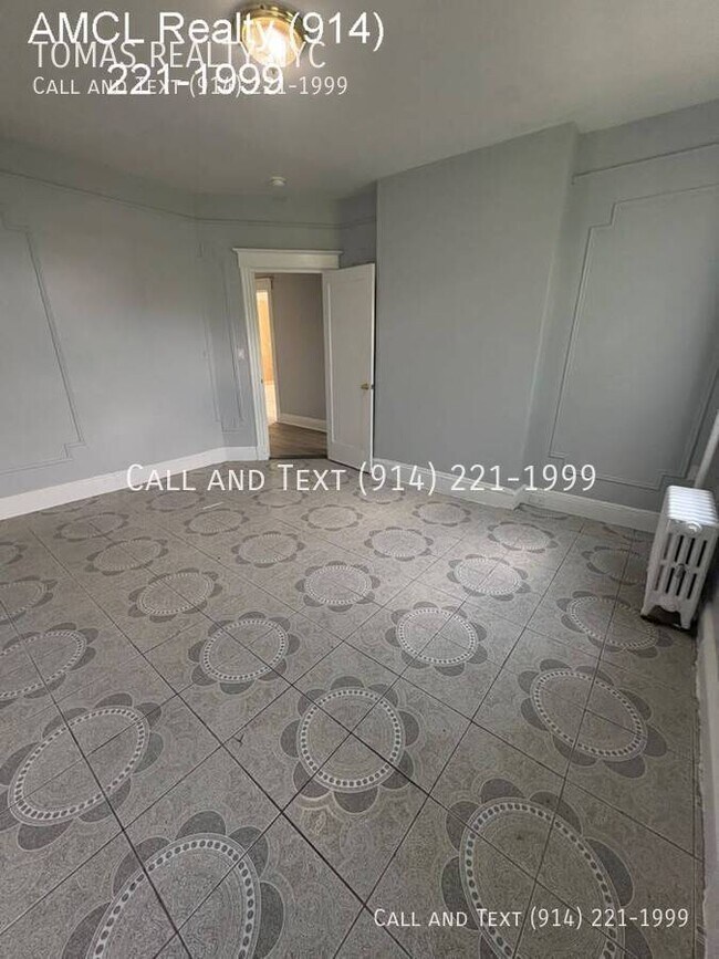 Building Photo - 127 Stanley Ave
