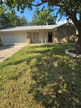 Building Photo - 877 Lexington Dr