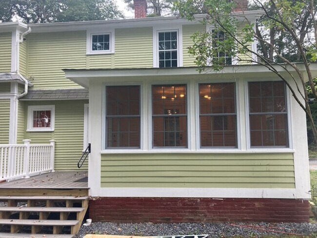 Foto del edificio - 12 Lowell St