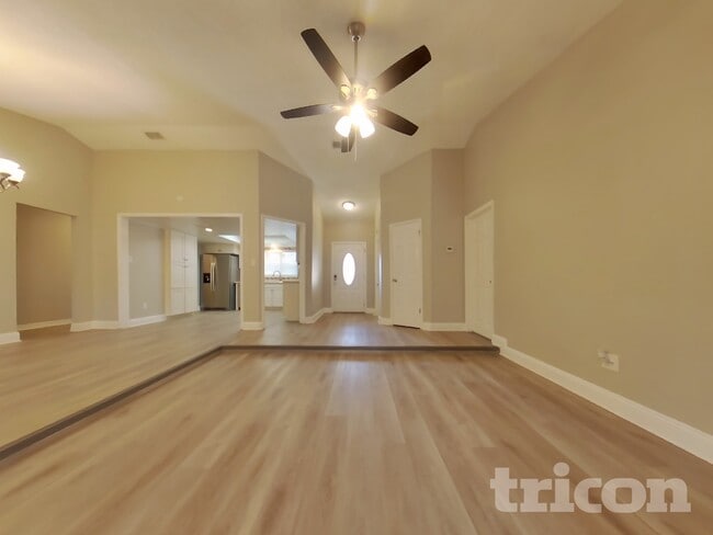 Building Photo - 2942 Mallorn Way