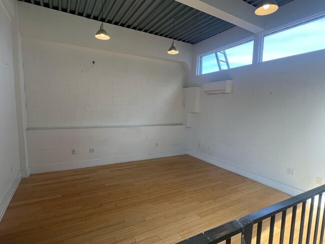 Building Photo - 333 2nd St SE