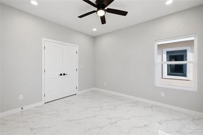 Foto del edificio - 1025 N Woodson Ave