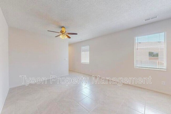 Building Photo - 8220 San Pedro Dr NE