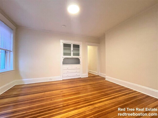 Building Photo - 5 Barrows St