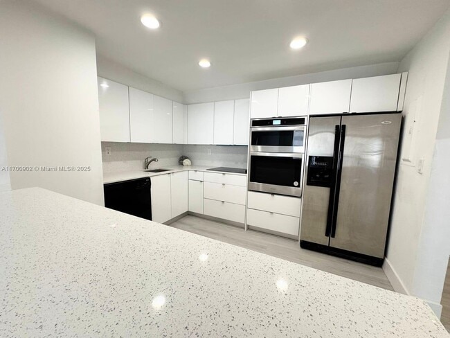 Building Photo - 18151 NE 31st Ct