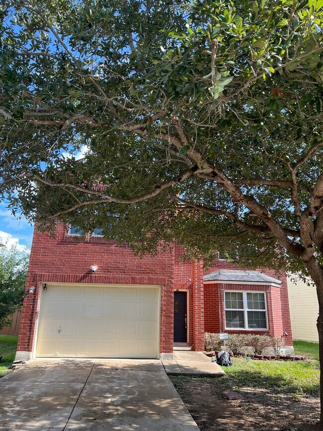 Foto del edificio - Large & Spacious 4 bedroom home