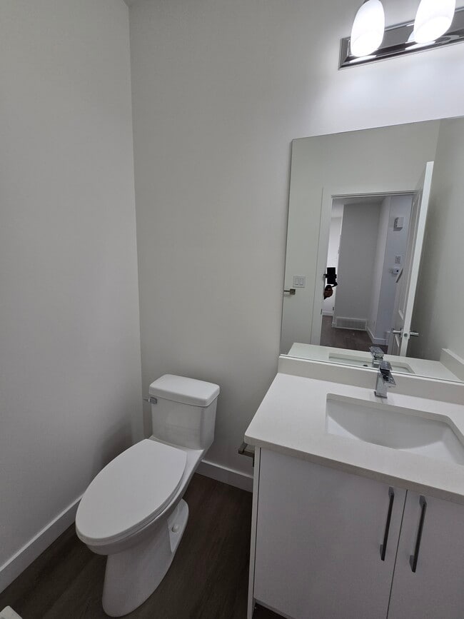 Building Photo - 313 Bluff Cove