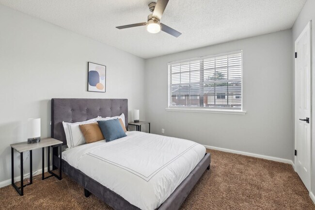 Foto del edificio - 600 Whispering Hills Dr