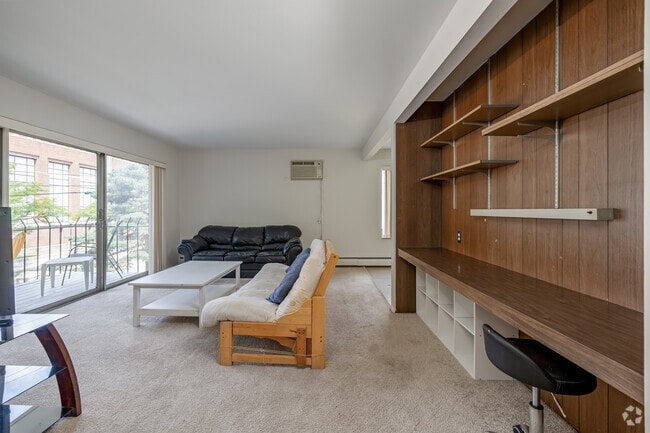 Interior Photo - 1313 S State St
