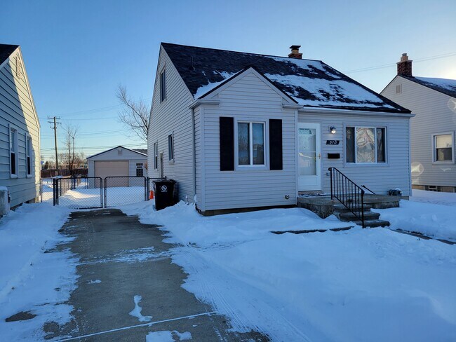 Foto del edificio - 3711 Hunter Ave