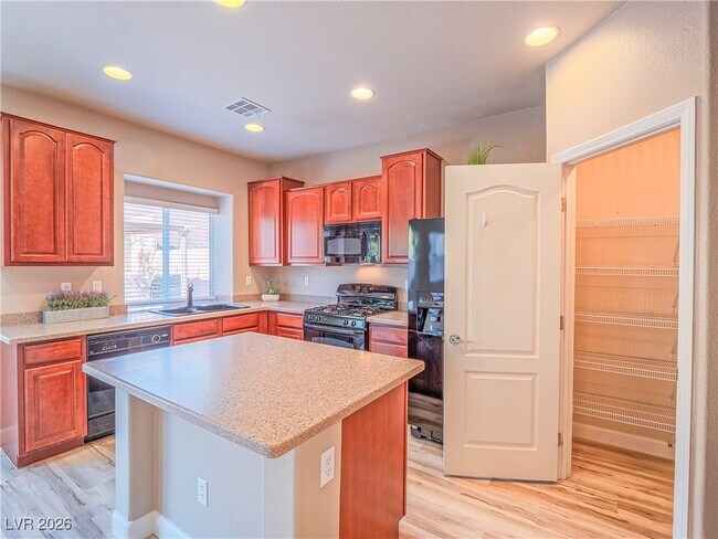 Foto del edificio - 7017 Whipple Manor St