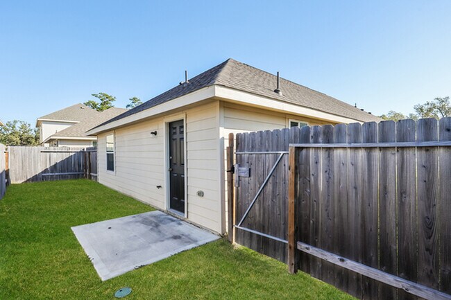 Building Photo - 8723 Lar Ree Oaks Cir