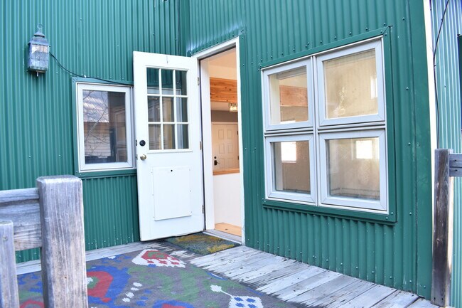 Building Photo - 663 Boulder St