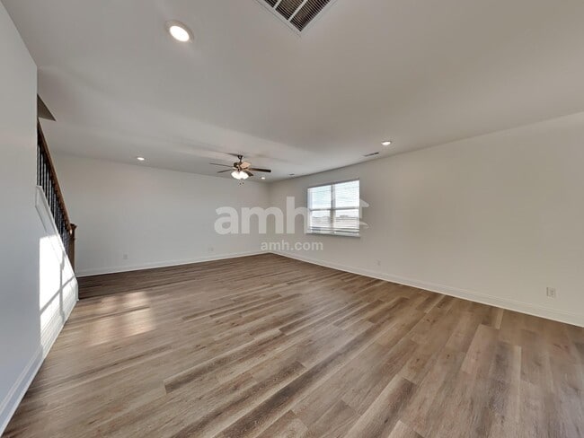 Building Photo - 231 Marin Dr