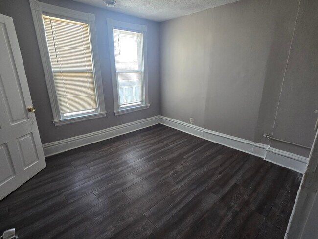 Building Photo - 3105 N Girard Ave