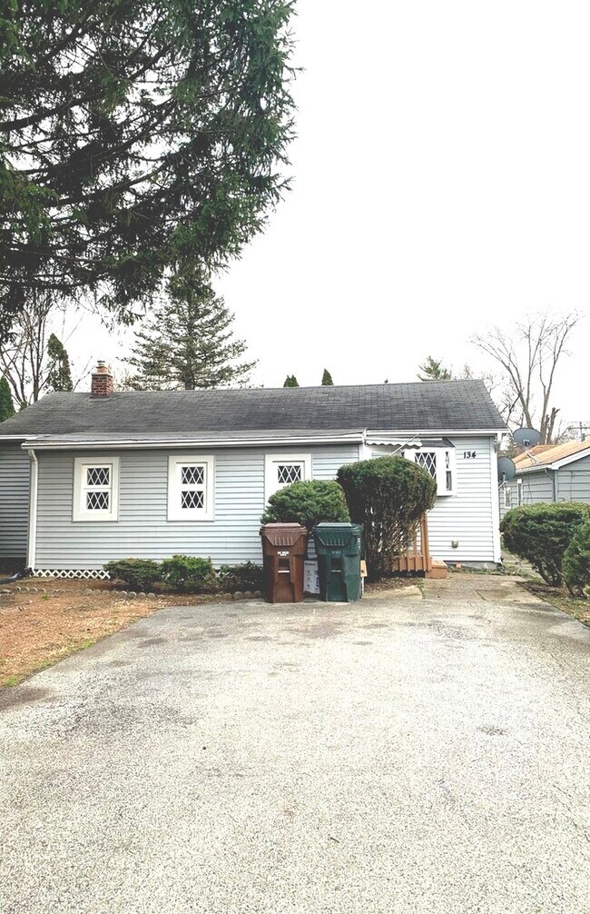 134 W Center St, Glenwood, IL 60425 House Rental in Glenwood, IL