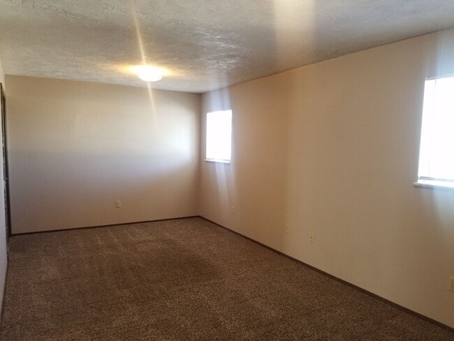 Building Photo - 1 Bed 1 Bath condo with washer and dryer i...