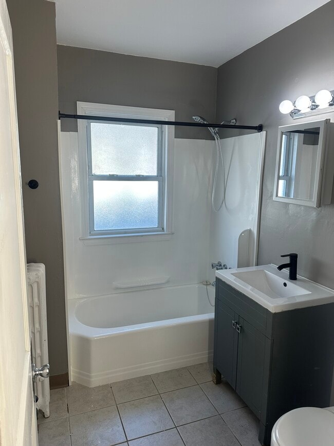 Building Photo - 125 Garland St