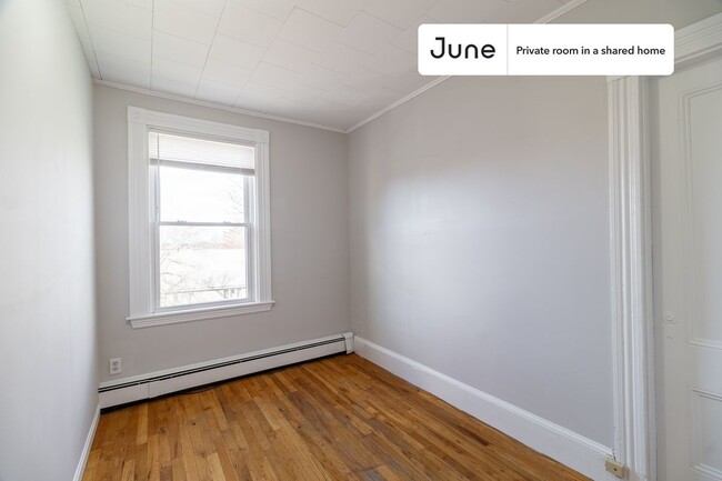 Foto del edificio - Private bedroom in 4 bed/1 bath Home