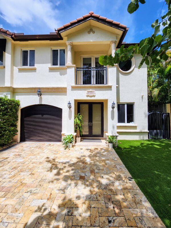 Foto principal - 2929 Louise St
