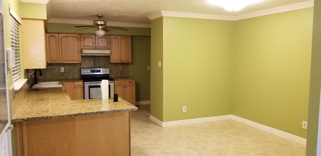 Foto del edificio - 6702 Lynngate Dr