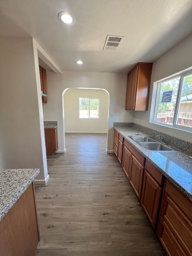 Foto del edificio - 3 bedroom 2 bath newly remolded home
