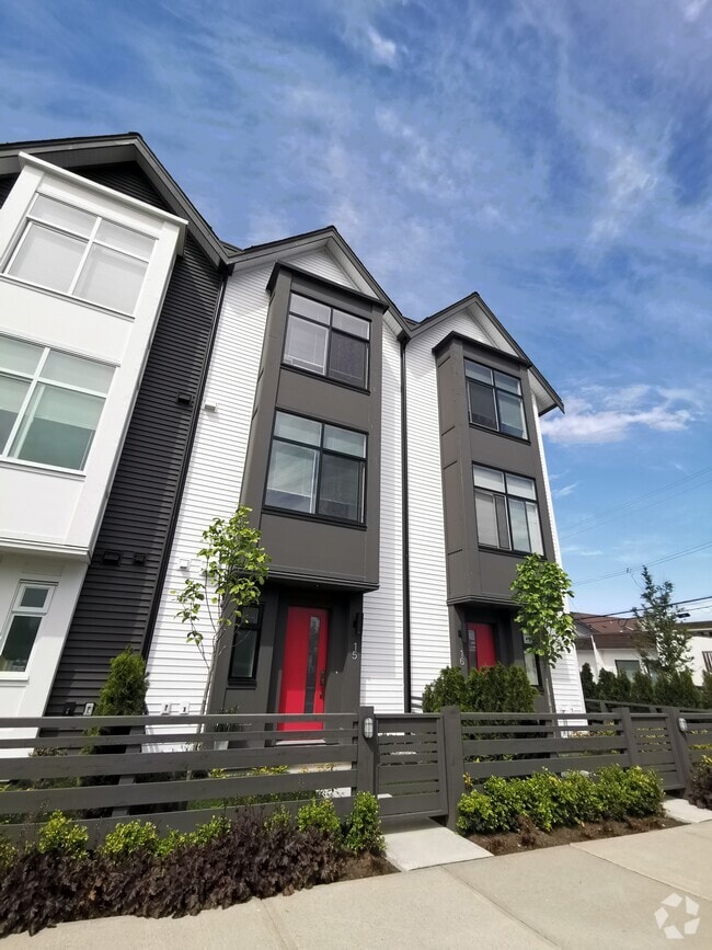 Building Photo - 17555 57A Av
