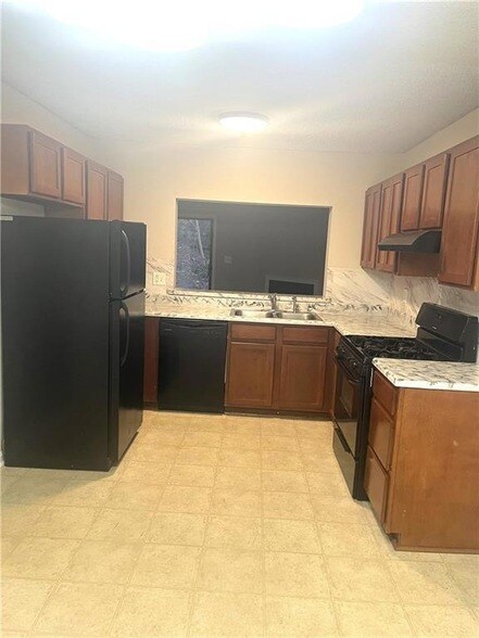 Building Photo - 1570 Oakpoint Dr SW