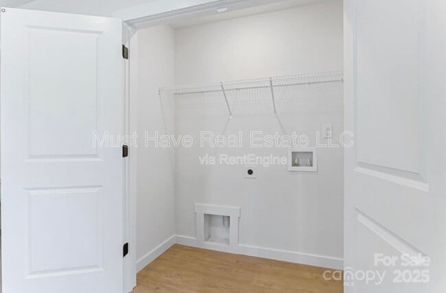 Building Photo - 117 3rd Ave SE