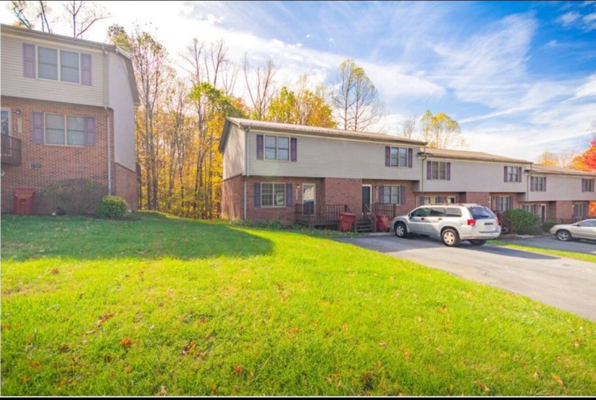 Foto principal - 2237 Forest Acres Dr