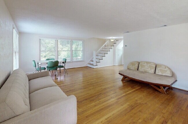 Foto del edificio - Completely Updated Historic Bryan Charmer with Modern Finishes & Timeless 1935 Character