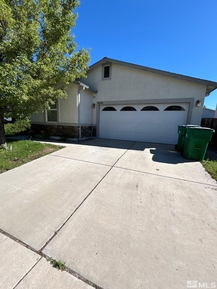 Building Photo - 8930 Silverkist Dr