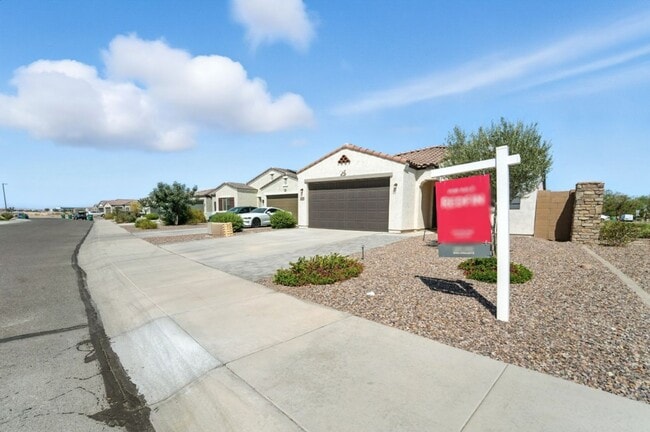 Building Photo - Stunning new build in Glendale, AZ!
