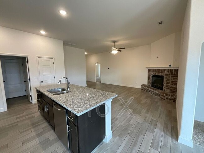 Building Photo - 806 Summerlyn Ln