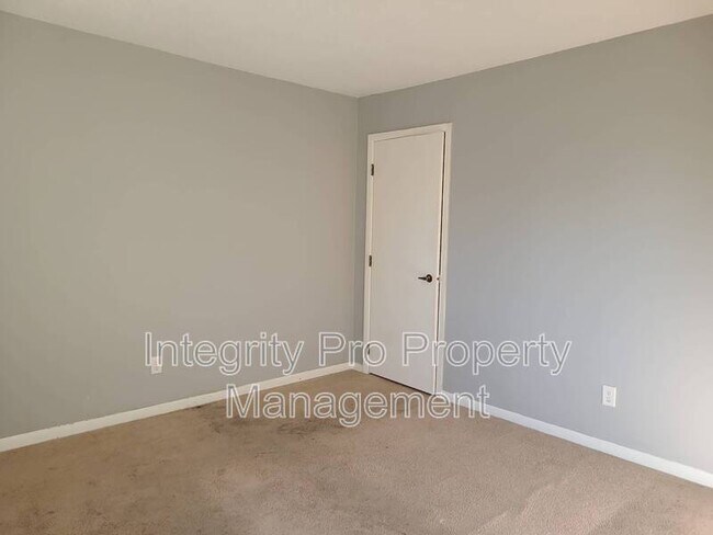 Foto del edificio - 87 Manor Dr