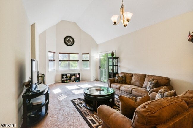 Building Photo - 28 Kensington Dr