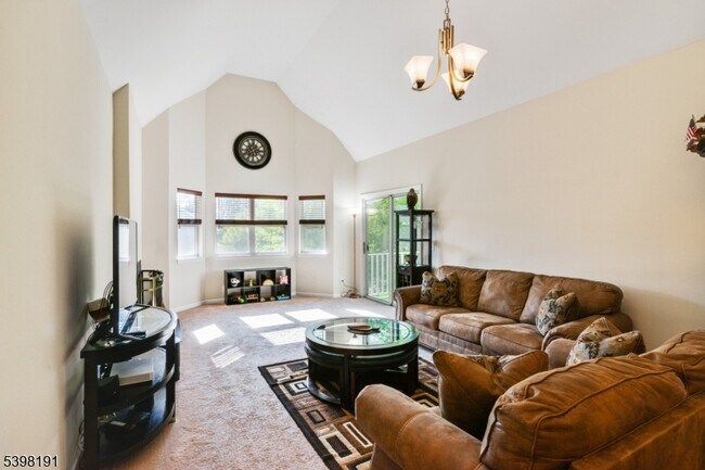 Foto del edificio - 28 Kensington Dr