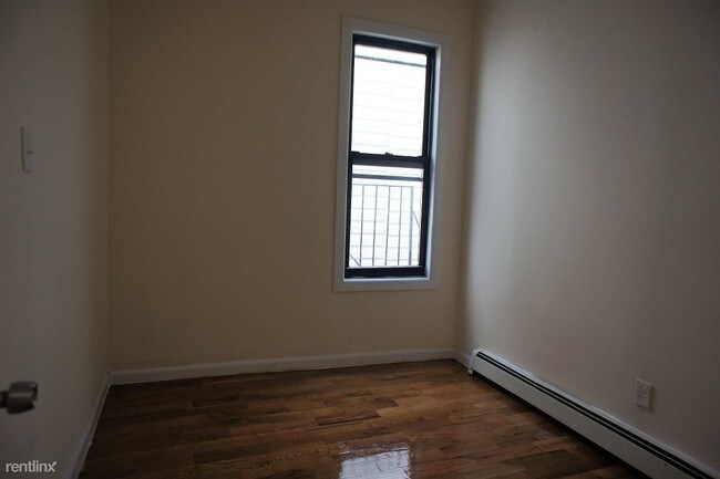 Building Photo - 5 br, 1 bath  - 766 Jackson Ave