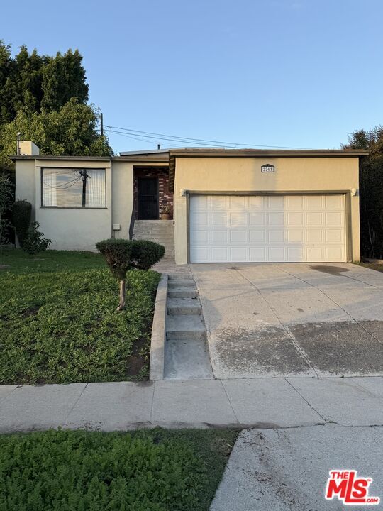 Building Photo - 2261 W 26th Pl