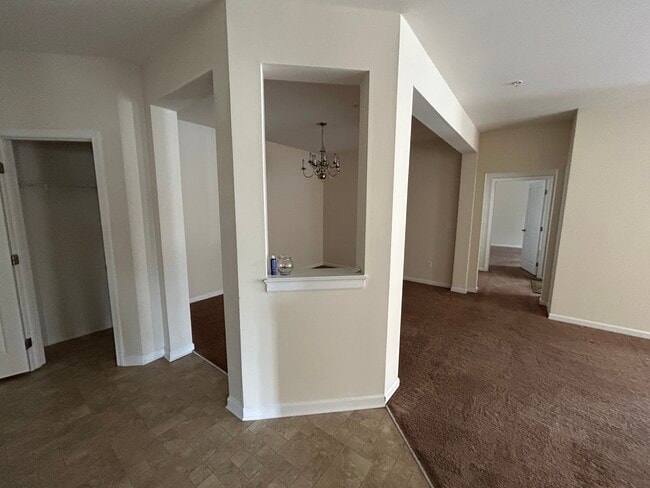Building Photo - 812 Long Dr