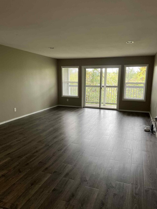 Primary Photo - 1645 NE Grandview Blvd