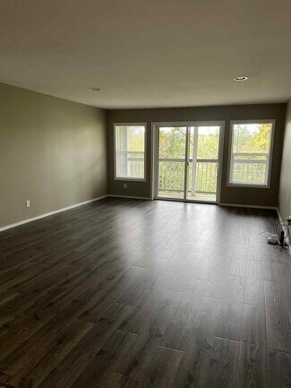 Building Photo - 1645 NE Grandview Blvd