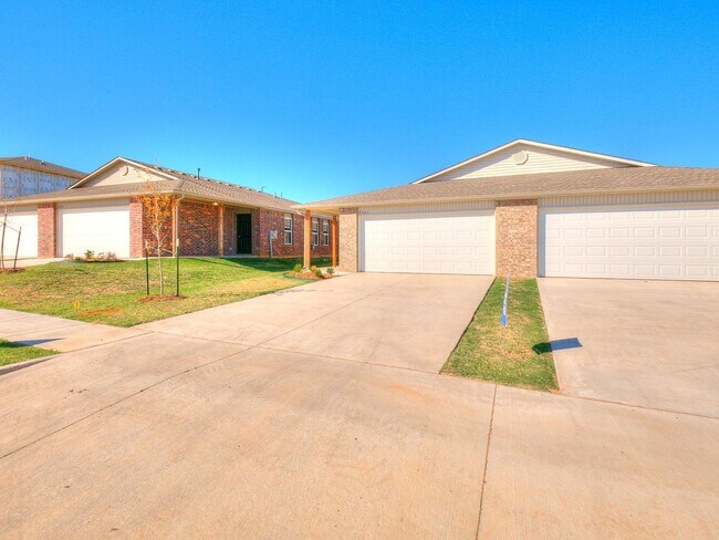 Foto del edificio - Back-to-School Rush & Save $250 on Your First Month’s Rent! | 3-bed, 2-bath Duplex in Redstone Ranch