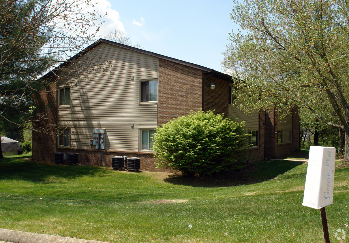 Primary Photo - Pocatalico Village Apartments